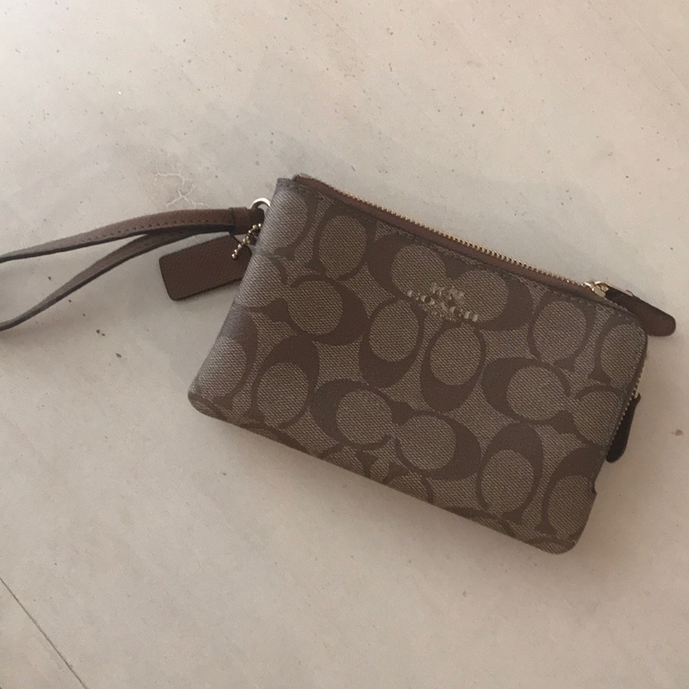 NWOT Coach wristlet